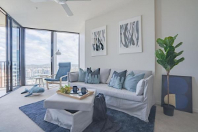 Stunning 1BD Haven with Panoramic City Views